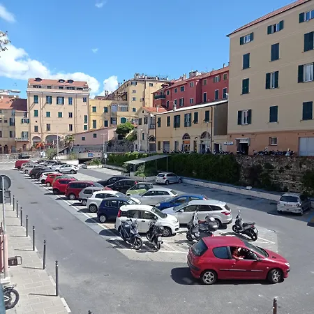 Da Enzo Centro Imperia A 5 Minuti A Piedi Dal Mare-2
